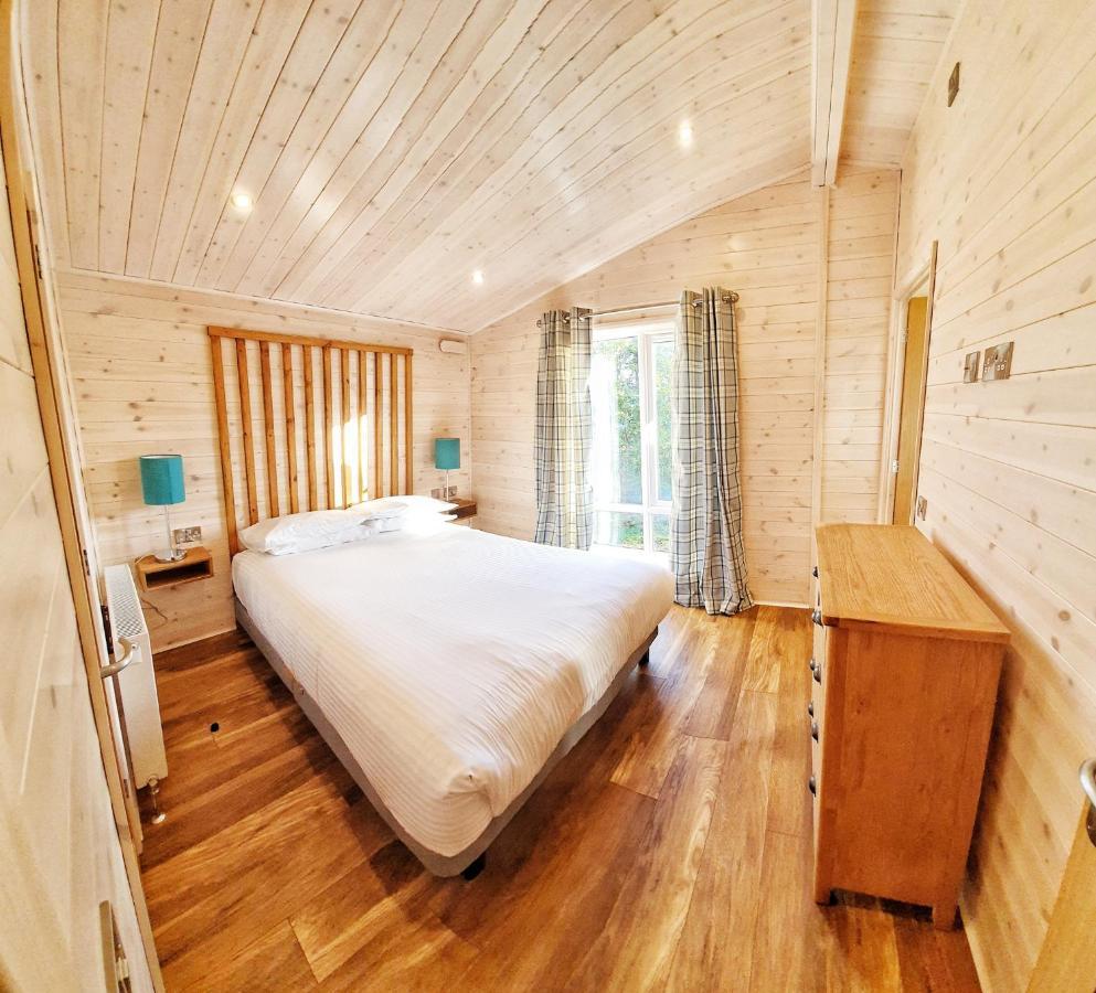 Skyline Lodge Loch Lomond Castle Lodges Balloch Extérieur photo