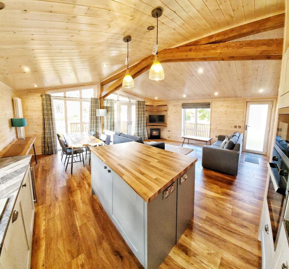 Skyline Lodge Loch Lomond Castle Lodges Balloch Extérieur photo