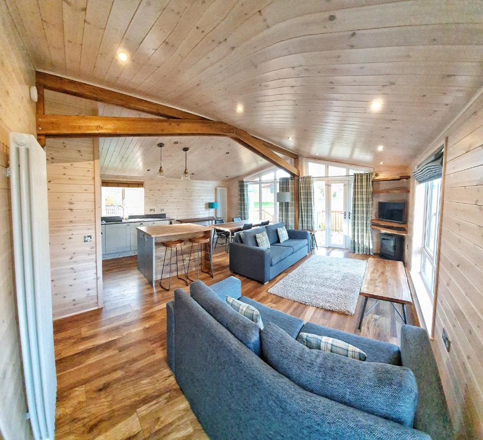 Skyline Lodge Loch Lomond Castle Lodges Balloch Extérieur photo